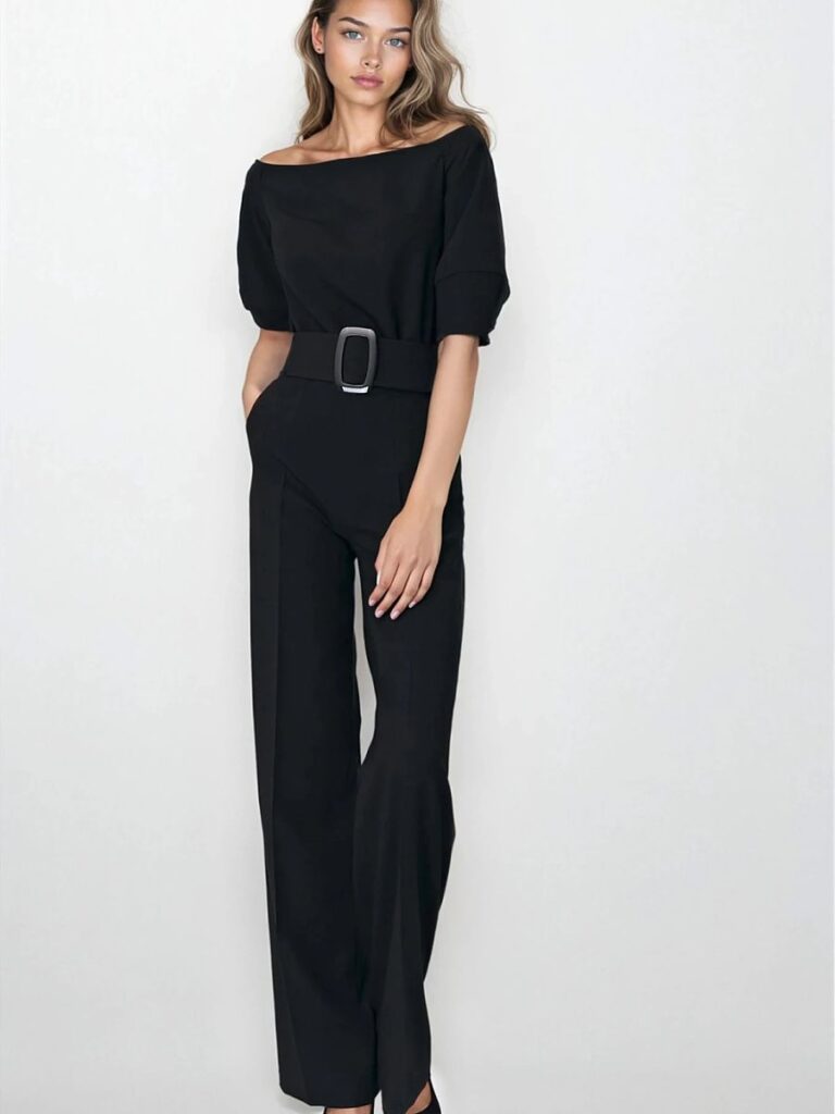 Combinaison noire coupe slim épaules dénudées ceinture intégrée
