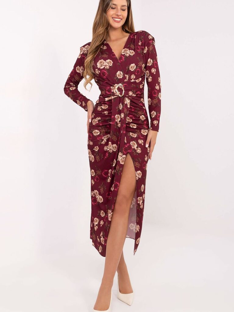 Robe midi rouge motif floral coupe crayon détails métallisés