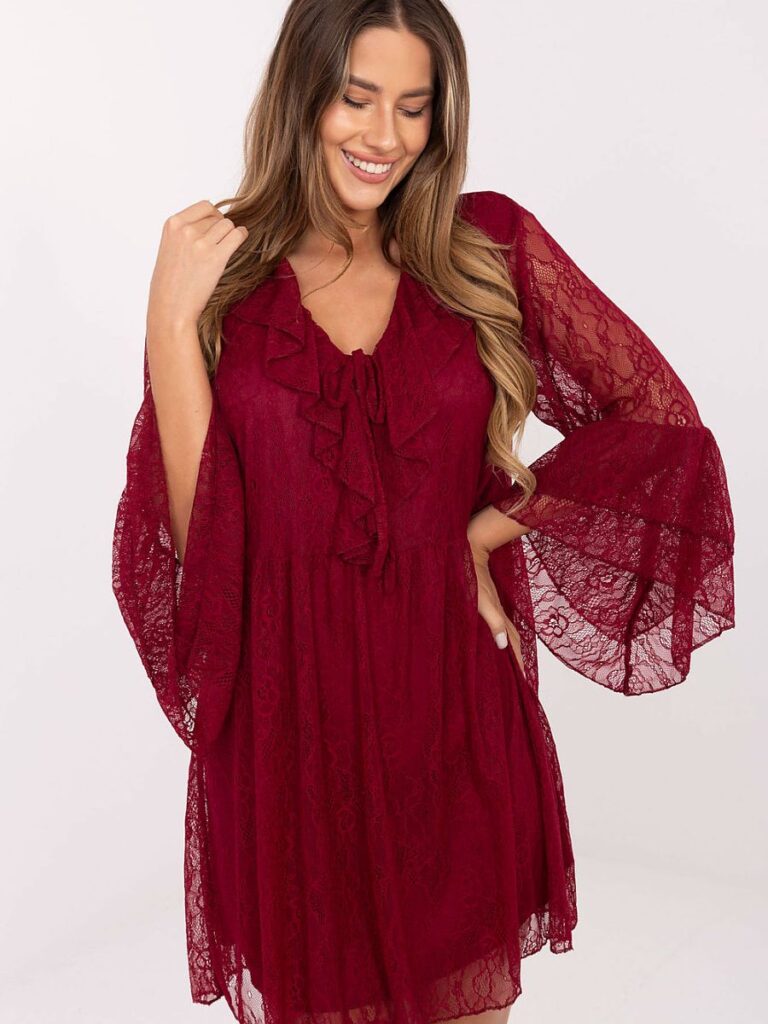 Robe de soirée dentelle bordeaux décolleté V manches volantées