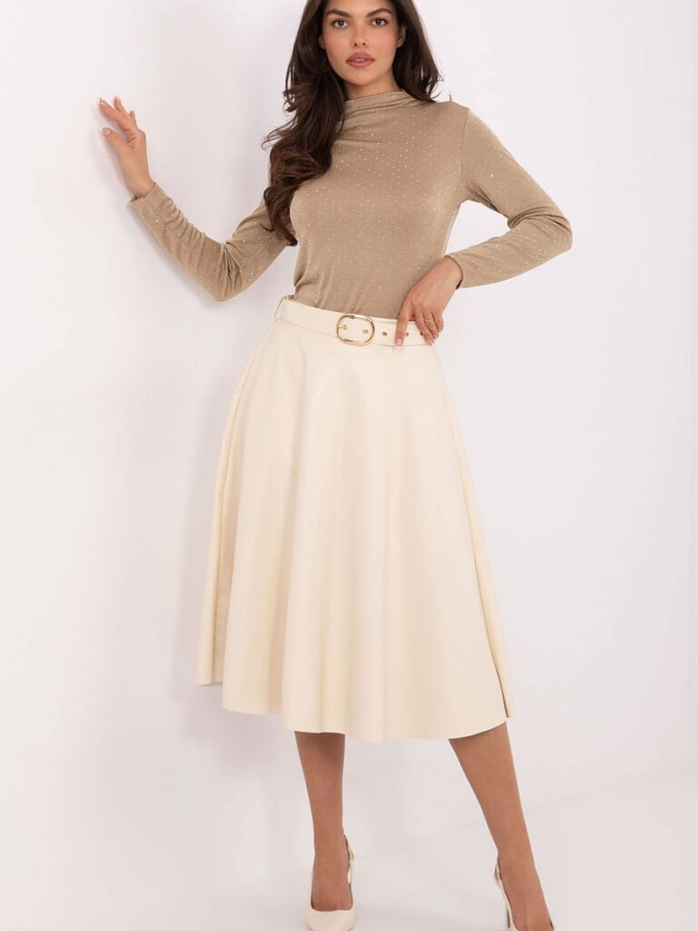 Jupe midi simili cuir crème élégante avec ceinture fine