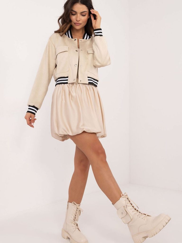 Jupe mini beige avec ceinture élastique, coupe au-dessus du genou — vue 1