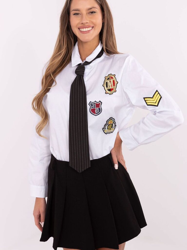 Chemise écolière avec cravate amovible, patchs discrets, coton-élasthanne