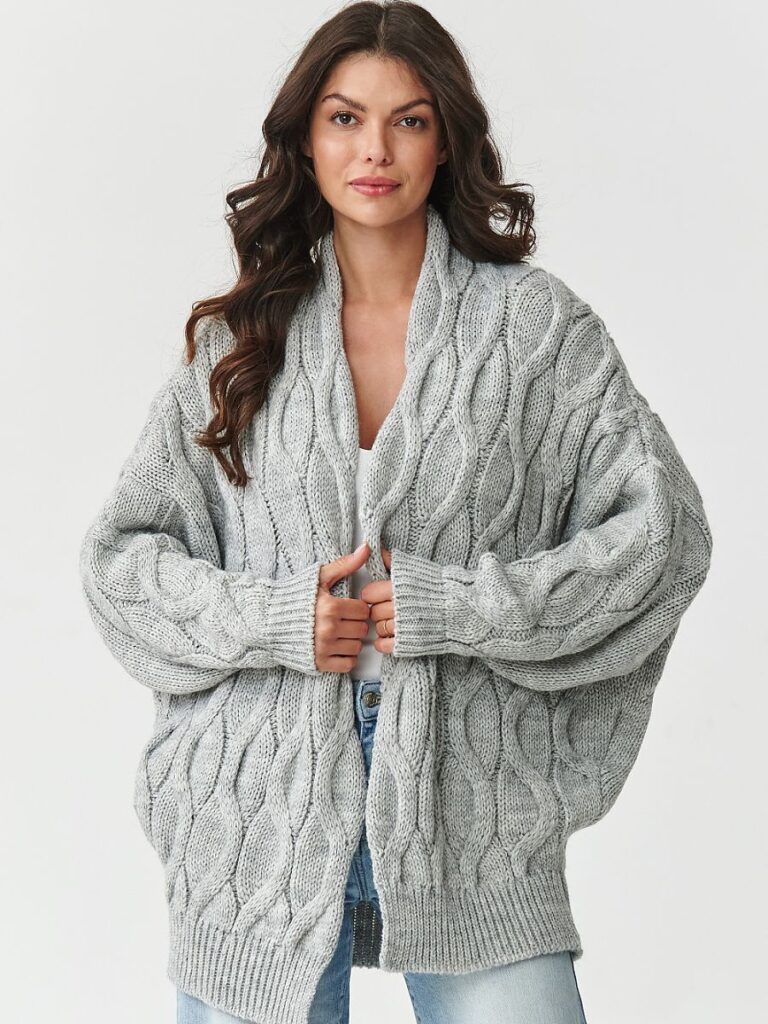 Cardigan oversize maille tressée gris, coupe généreuse, motif torsadé