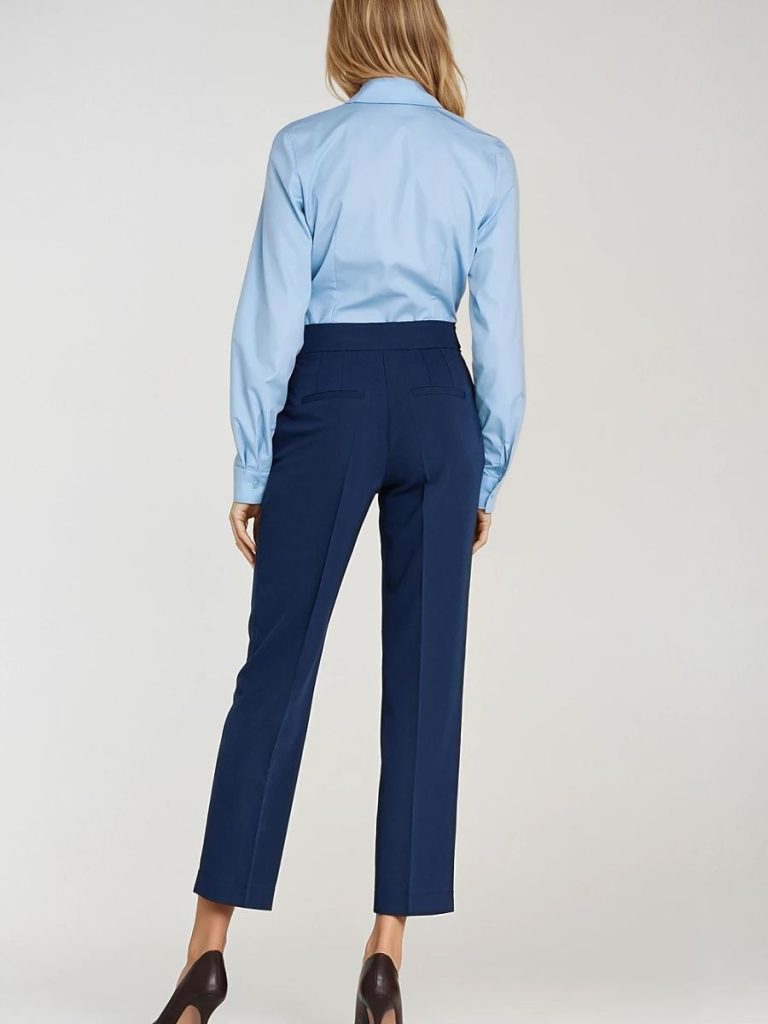 Chemise ajustée bleu ciel avec jabot volant féminin, manches longues — vue 2