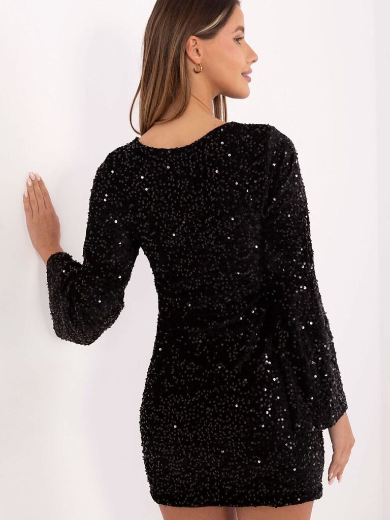 Robe de soirée noire en paillettes, silhouette crayon, manches cloche — vue 2