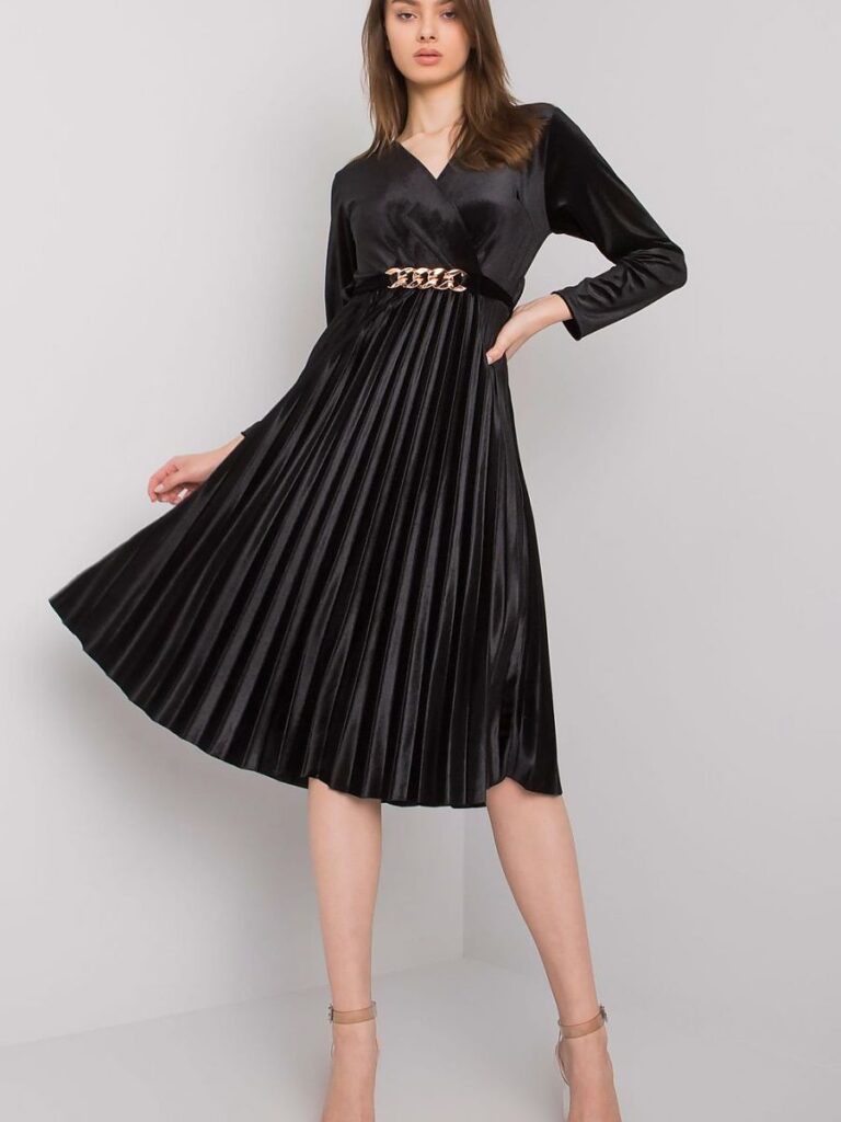 Robe de soirée noire satin ceinture anneaux dorés