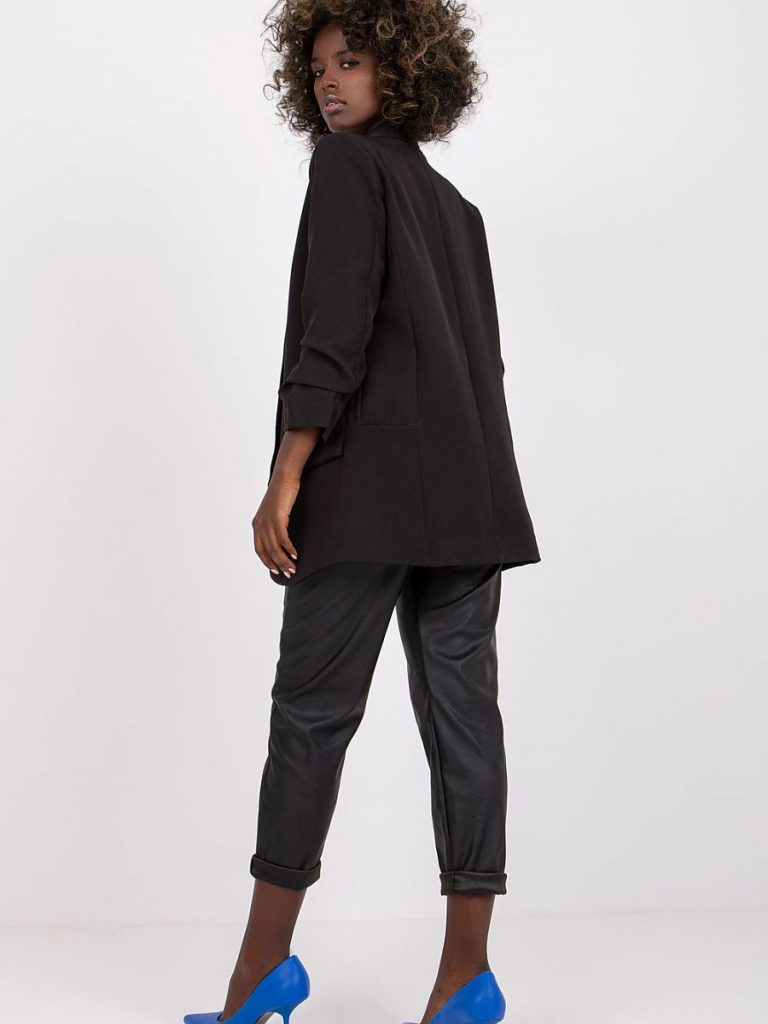 Veste Audrey noire manches trois-quarts, coupe épurée et épaulettes structurantes — vue 2