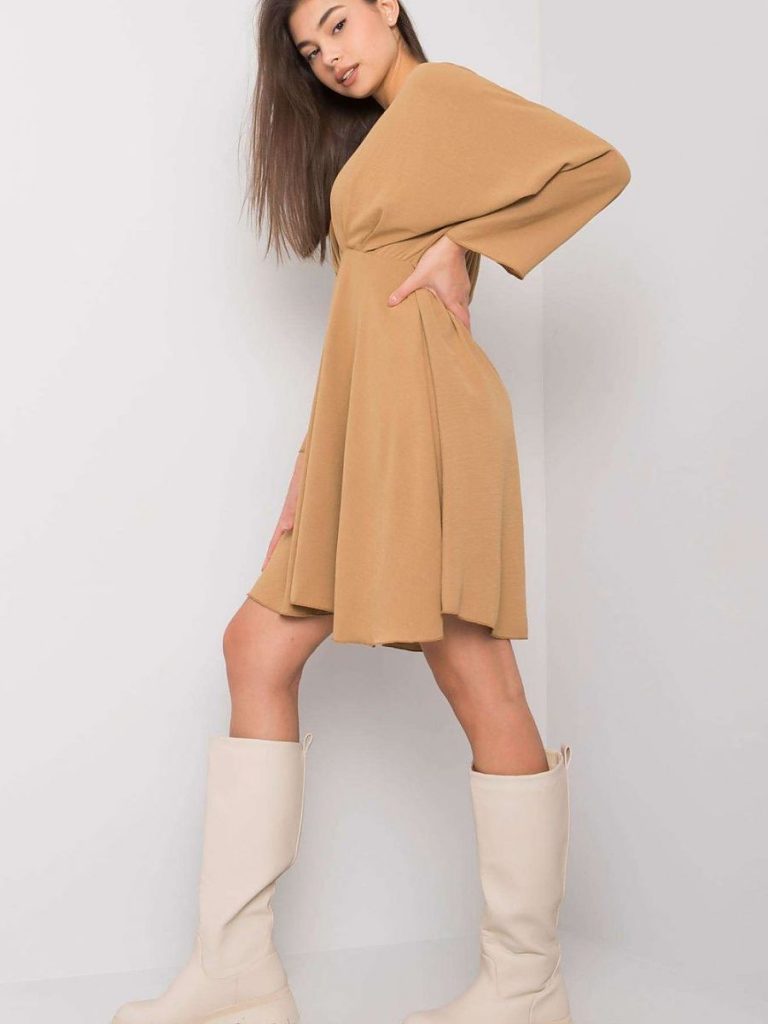 Robe Léa beige taupe encolure triangle, silhouette évasée intemporelle — vue 1