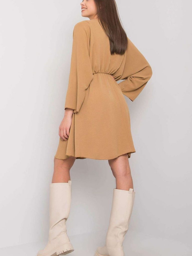Robe Léa beige taupe encolure triangle, silhouette évasée intemporelle — vue 2