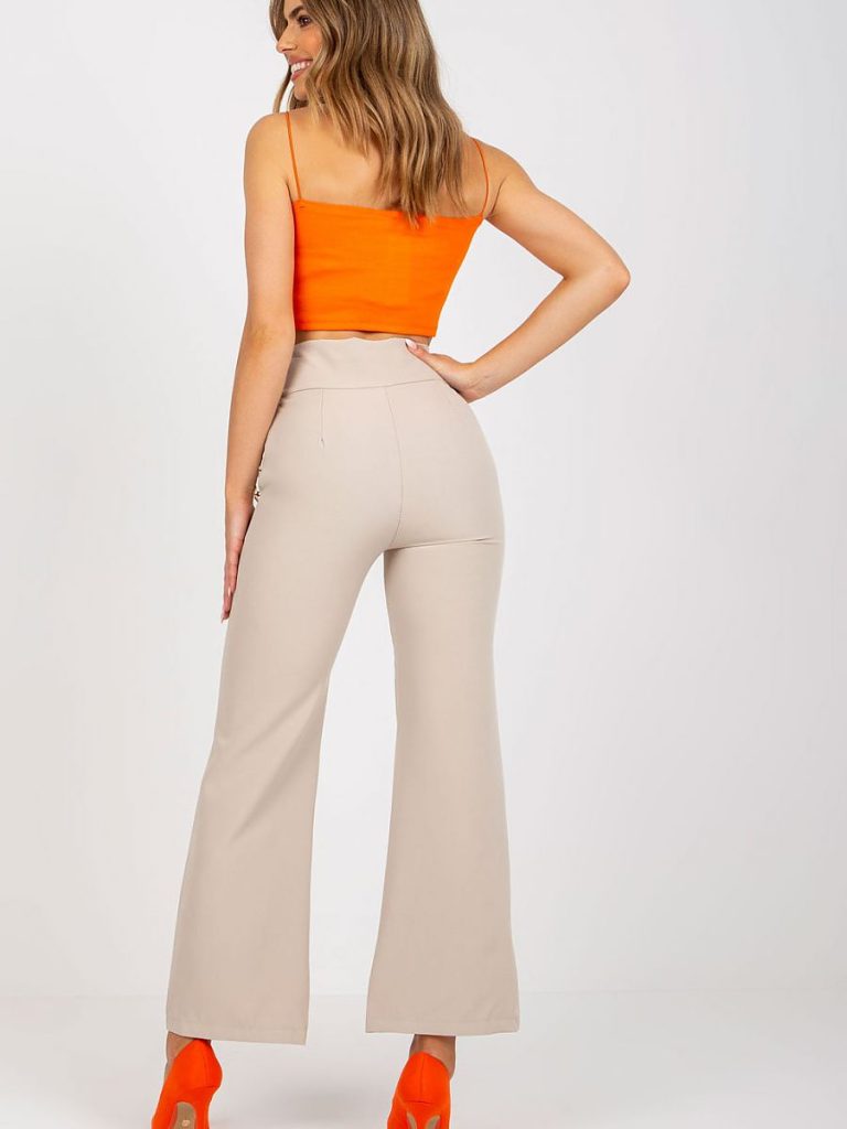 Pantalon taille haute beige boutons dorés, coupe affinante élégante — vue 2