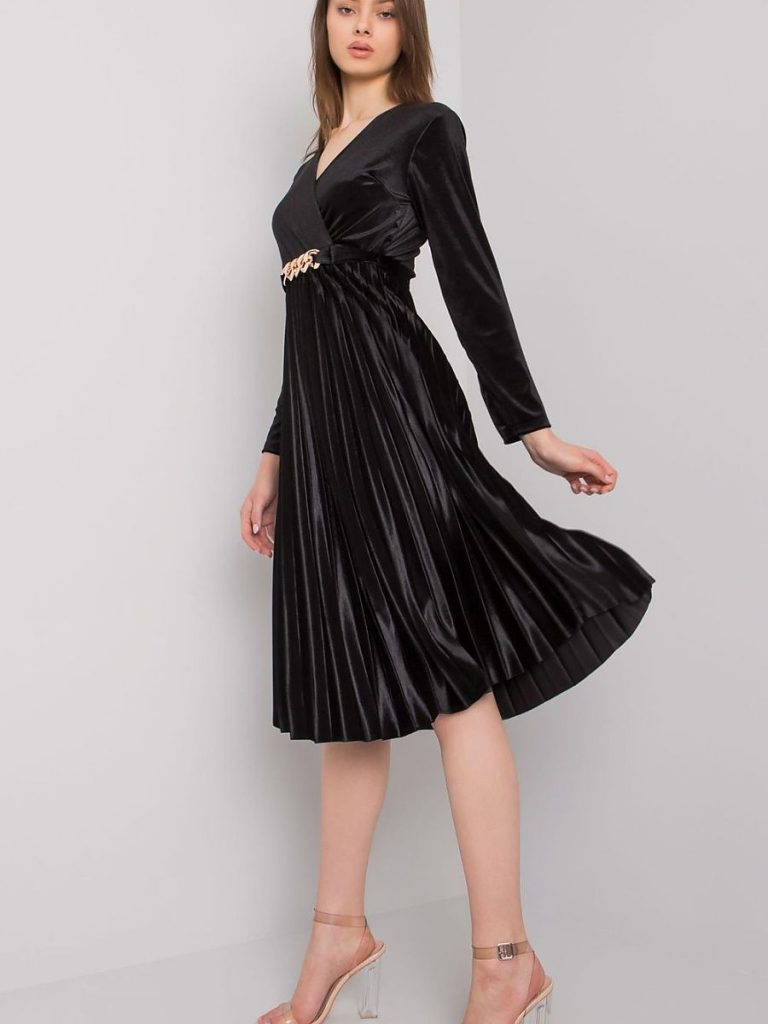Robe de soirée élégante coupe flatteuse, tissu noble, intemporelle — vue 1