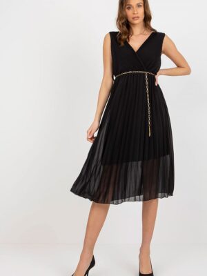Robe de cocktail noire ceinture chaine dorée