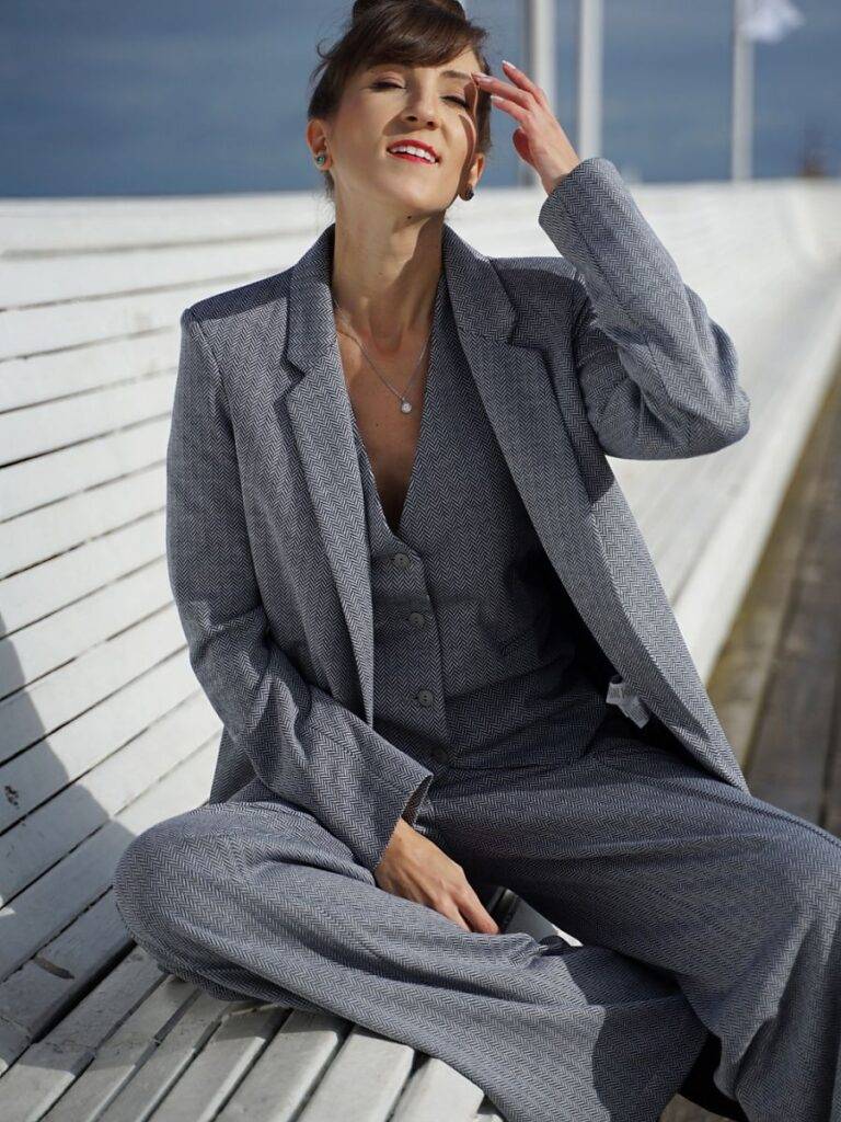 Veste rayée grise femme coupe ajustée longueur midi — vue 2