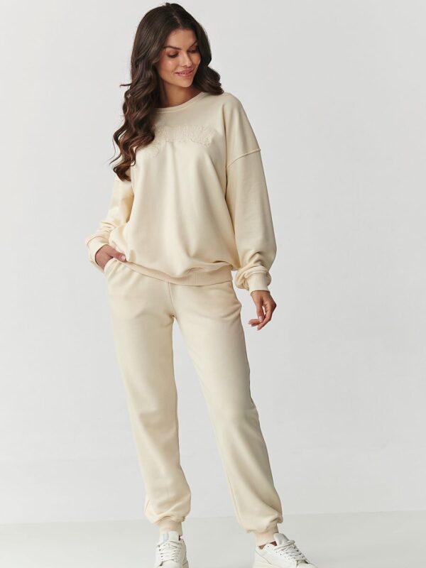 L`ensemble sport large blanc cassé