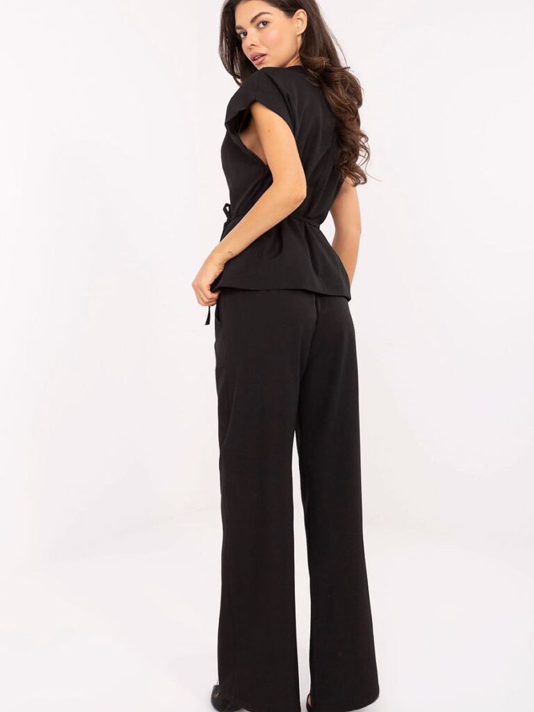 Ensemble noir composé d'un gilet boutonné manches courtes et pantalon taille haute — vue 2