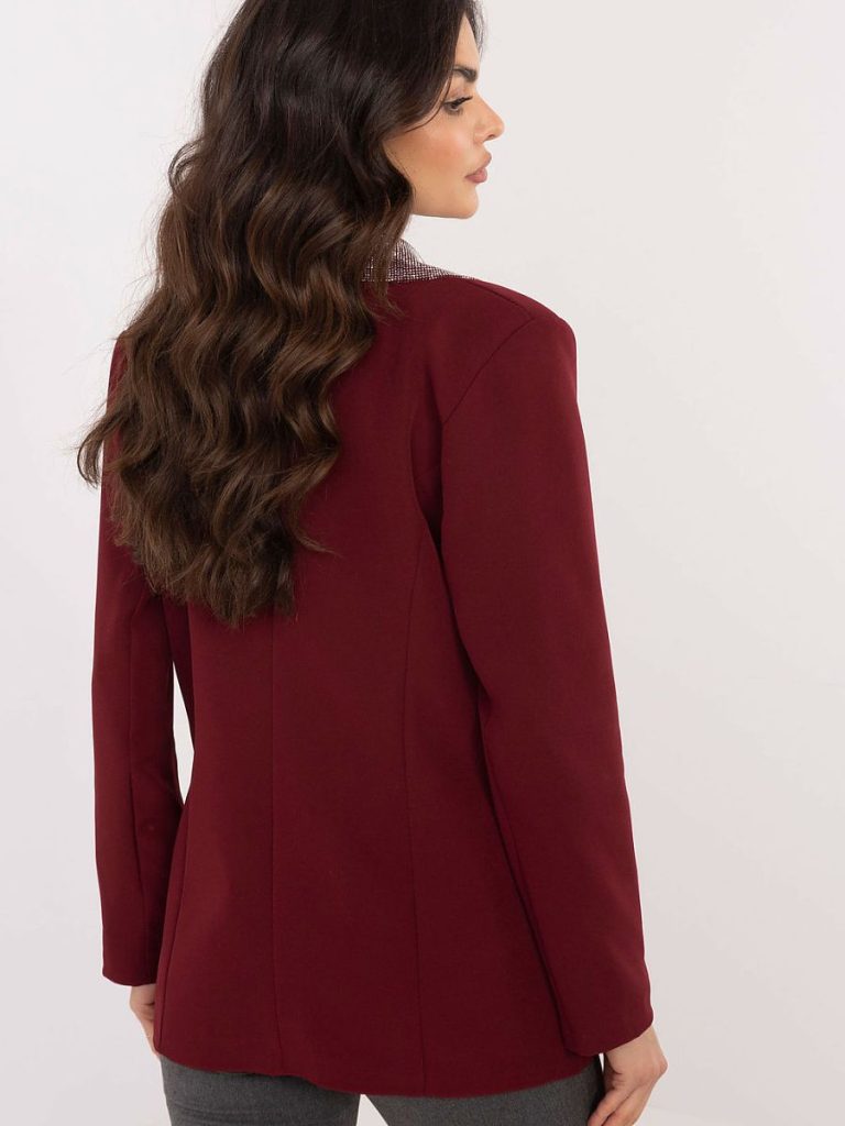Veste bordeaux coupe ajustée avec détails strass signature — vue 2