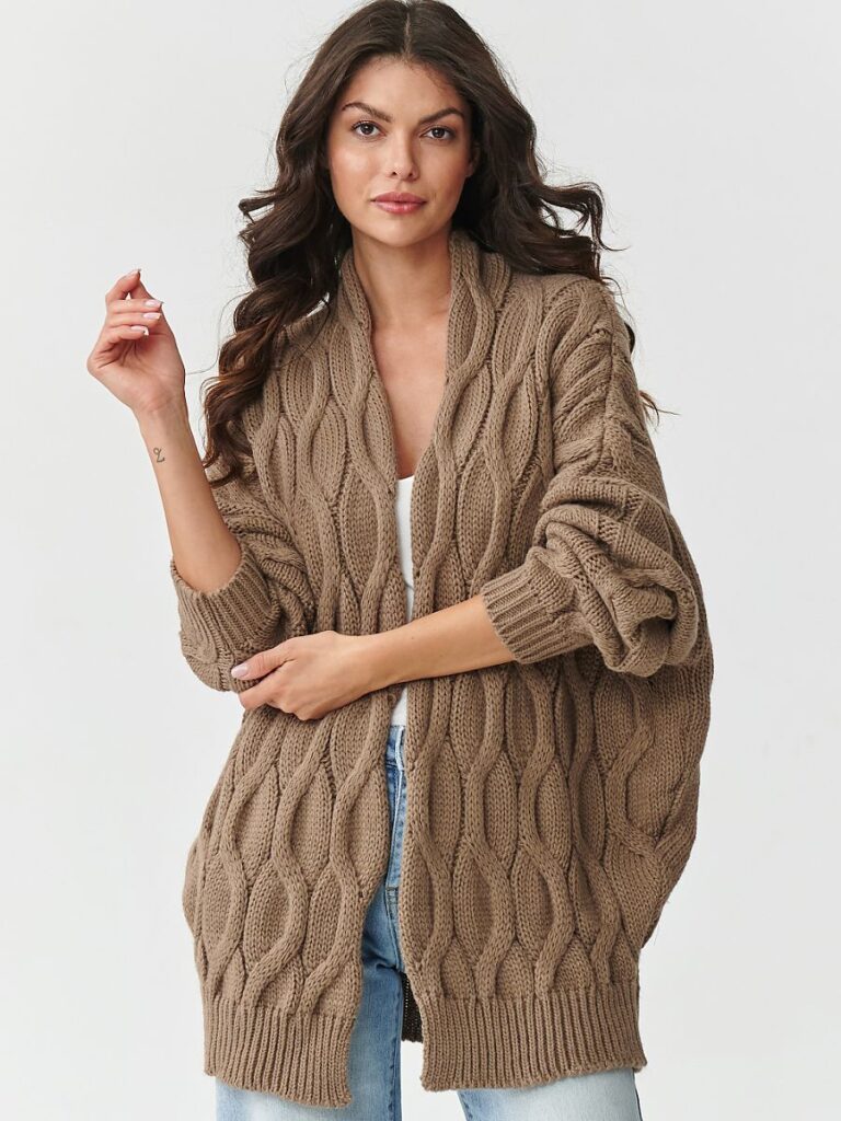 Cardigan beige oversize maille torsadée, coupe généreuse