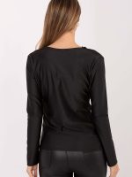 Chemise noire fluide avec plis métallisés, manches longues élégantes, coupe féminine affinage — vue 2