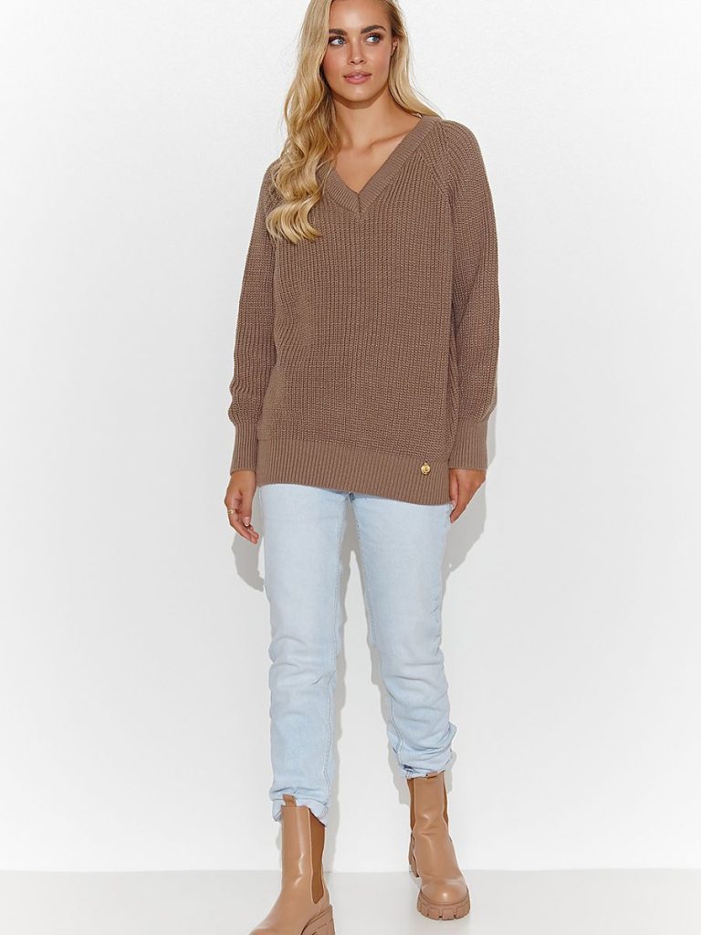 Pull beige encolure cœur avec ornements dorés, coupe ample — vue 1