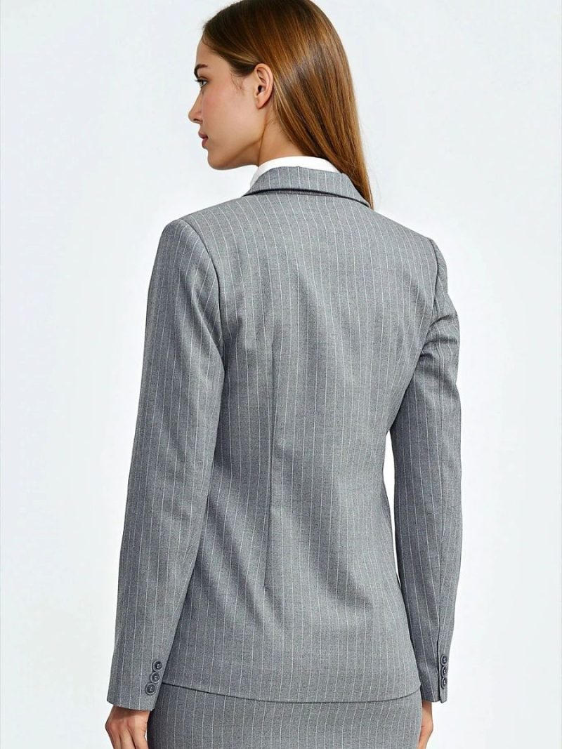 Blazer rayé cintré noir et blanc, épaulettes structurantes, coupe élégante — vue 2