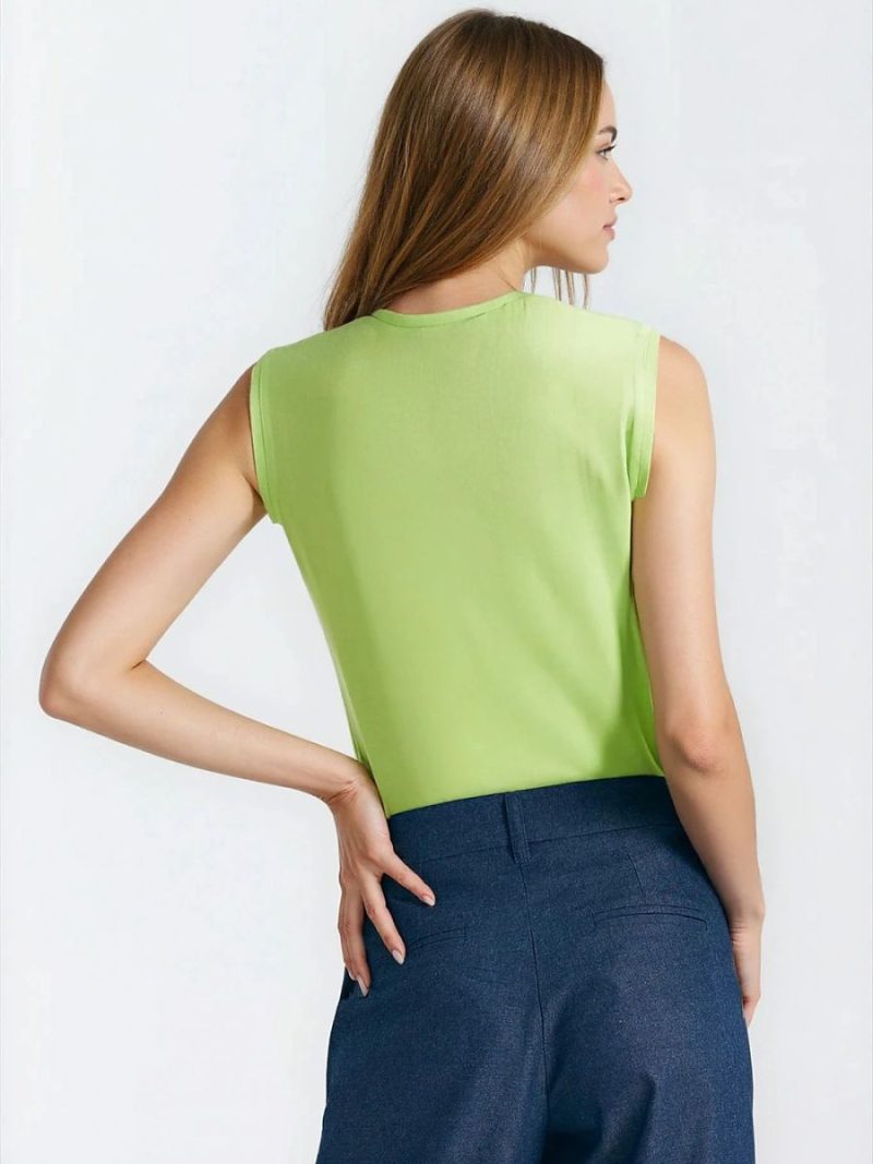 Chemisier sans manches teinte citron, décolleté V, plis aux épaules, viscose fluide — vue 2