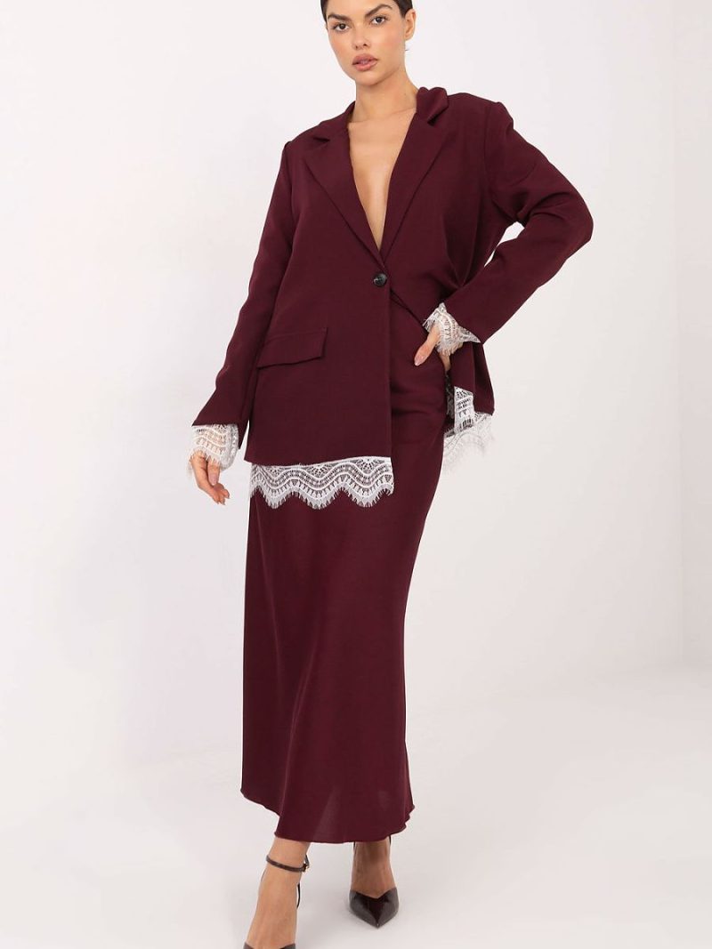 Blazer noir de soirée femme avec finitions dentelle aux manches et ourlet