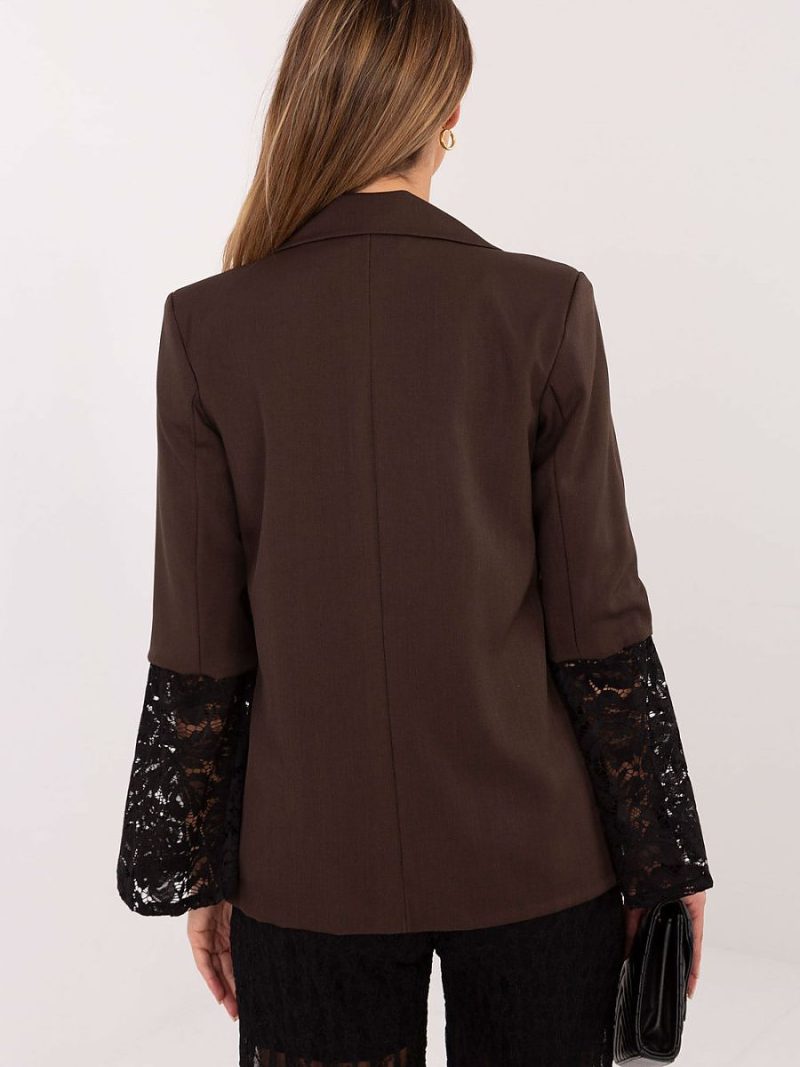 Veste tailleur noir avec manches dentelle, épaulettes marquées, fermeture boutons — vue 2