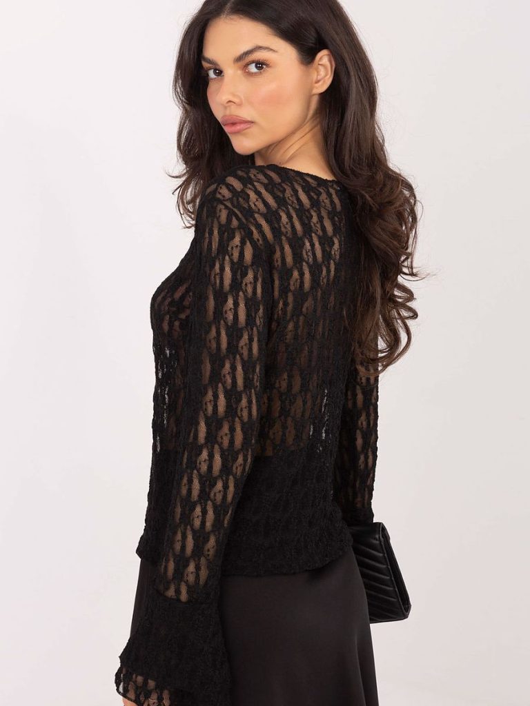 Blouse noire dentelle romantique manches volants décolleté bateau — vue 2