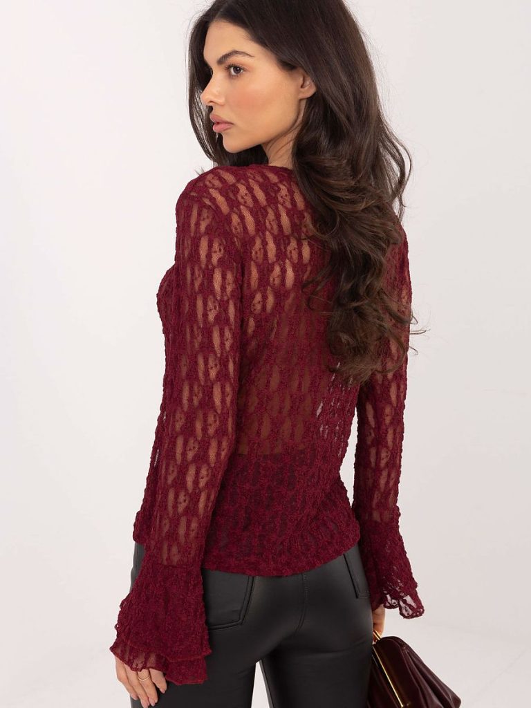 Blouse rouge dentelle avec manches volants et décolleté bateau — vue 2