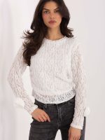Blouse dentelle viscose manches roses ajourées, col rond, coupe ajustée