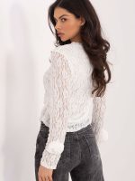 Blouse dentelle viscose manches roses ajourées, col rond, coupe ajustée — vue 2