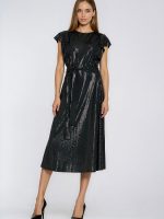 Robe de soirée paillettes dorées volants épaules coupe trapèze