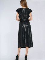 Robe de soirée paillettes dorées volants épaules coupe trapèze — vue 2