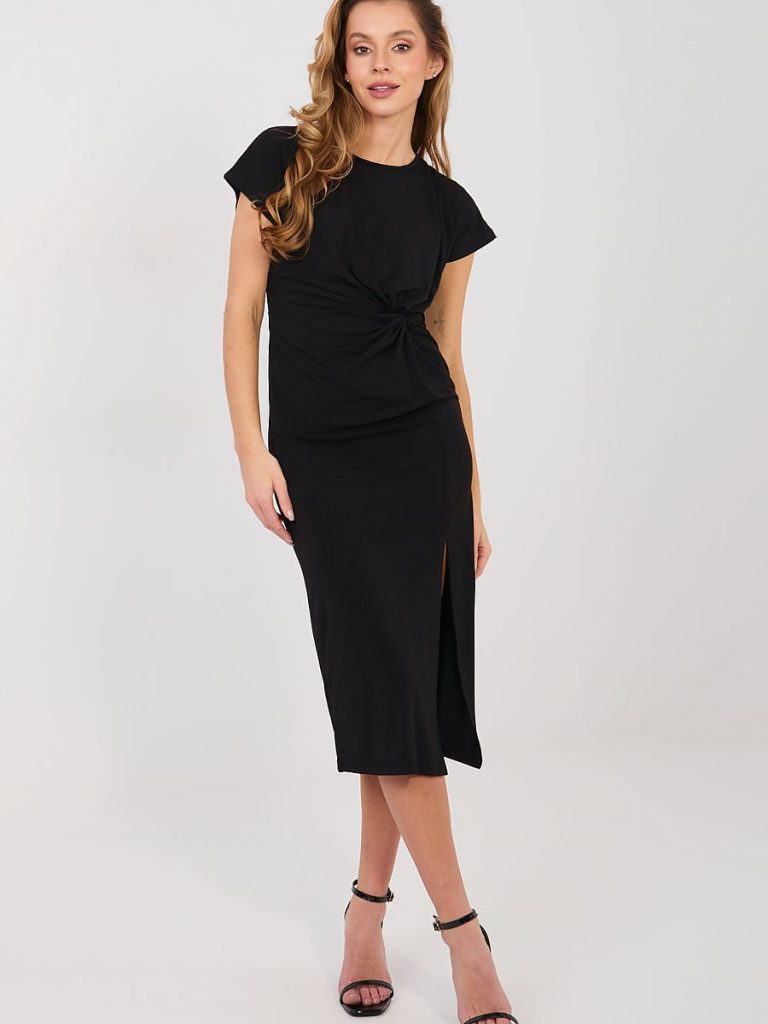 Robe de cocktail noire crayon drapée avec fente latérale, décolleté rond