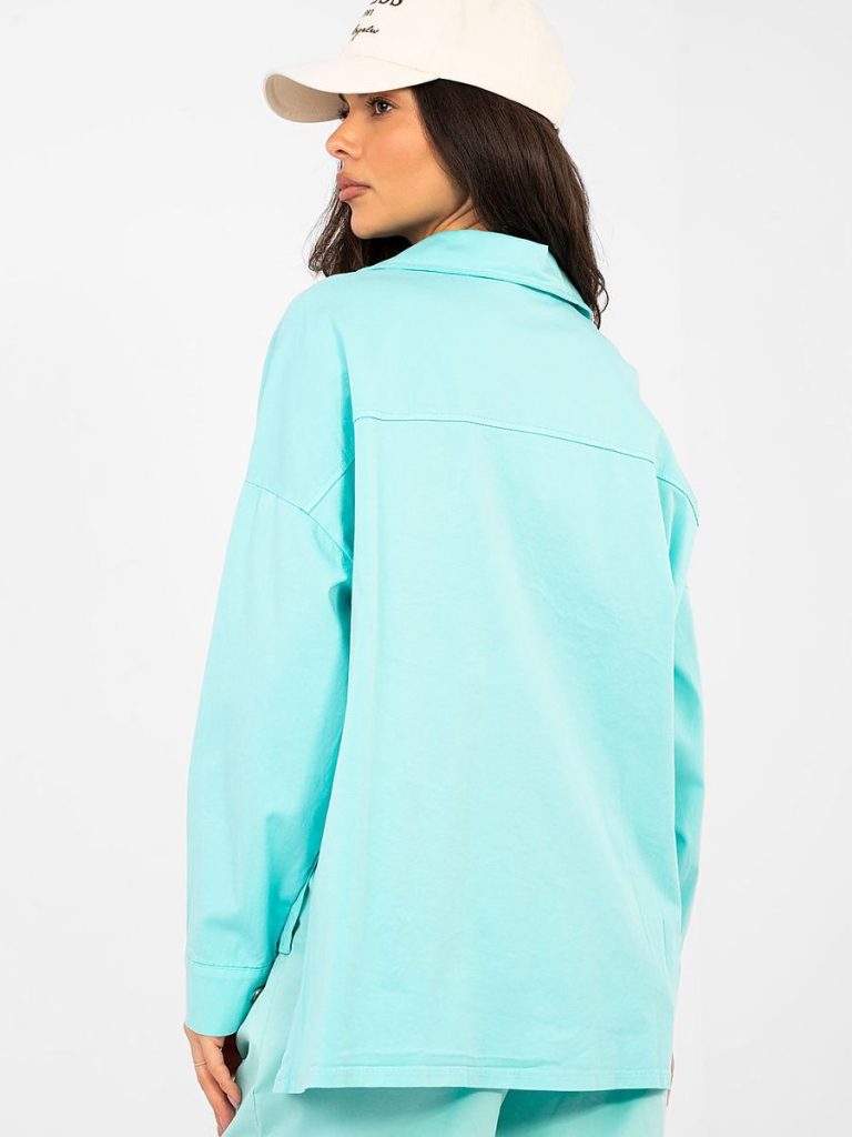 Chemise Camille bleu en coton stretch, dos allongé, poches plaquées — vue 2