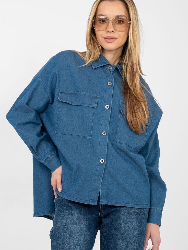 Chemise Élise denim bleu clair, coupe ajustée, dos allongé, manches longues