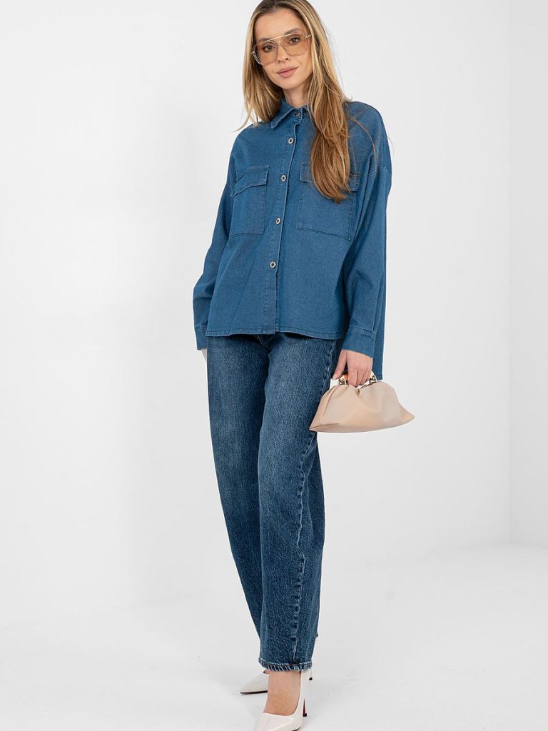 Chemise Élise denim bleu clair, coupe ajustée, dos allongé, manches longues — vue 1