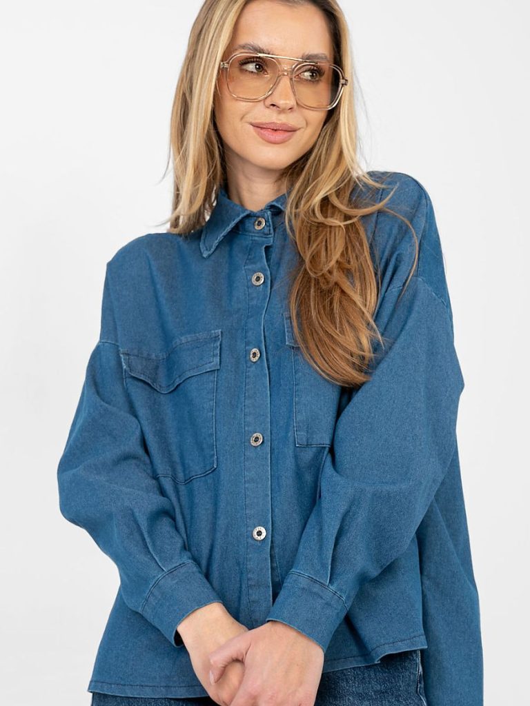 Chemise Élise denim bleu clair, coupe ajustée, dos allongé, manches longues — vue 3