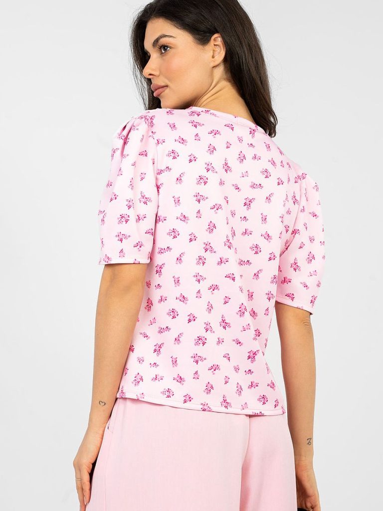 Chemisier floral rosé manches courtes col rond, coupe ajustée plis — vue 2