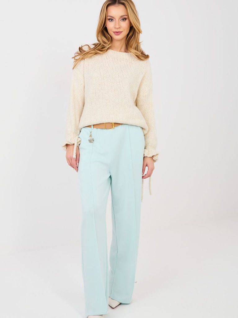 Pull Lucie beige col rond avec volants féminins aux manches — vue 1