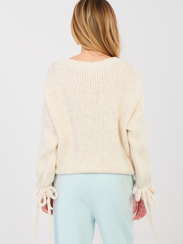 Pull Lucie beige col rond avec volants féminins aux manches — vue 2