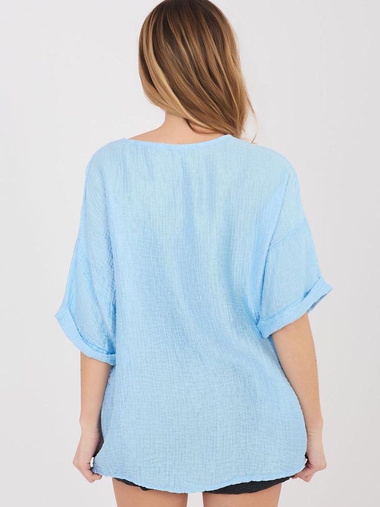 Chemise Soline bleu décolleté V, manches courtes, femme élégante — vue 2