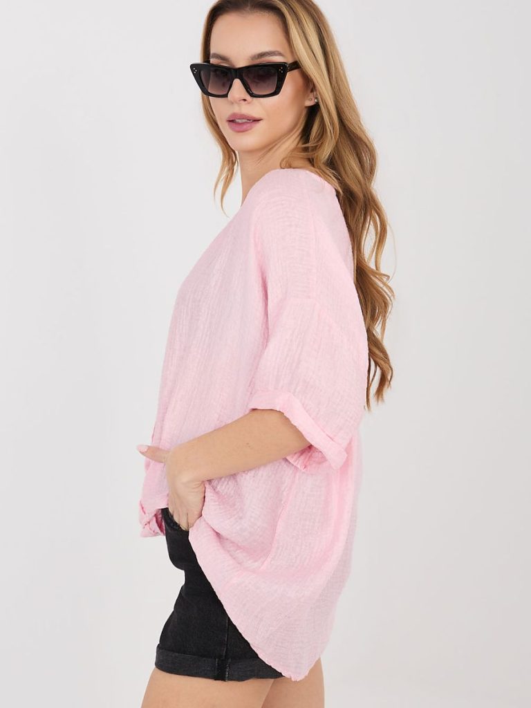 Chemise Victoria sans col rosé tendre, décolleté V, manches courtes — vue 1