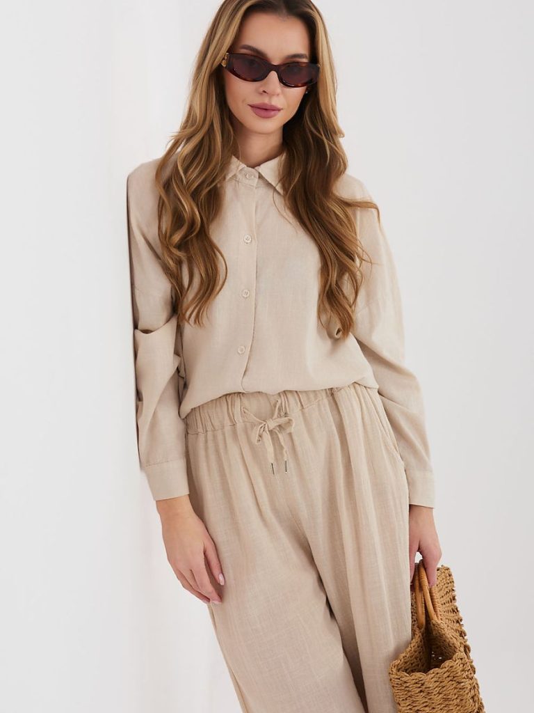 Chemise Camille beige col classique manches longues laçage dos