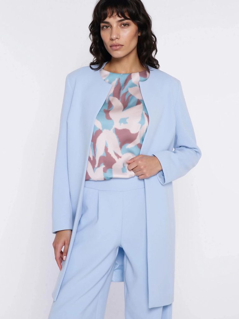 Blazer Audrey bleu coupe ajustée pour femme, vue de face