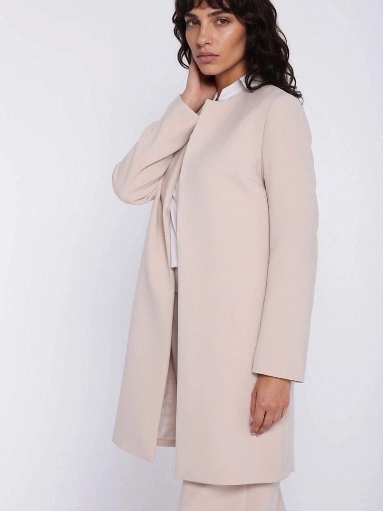 Blazer beige structuré femme coupe épurée chic — vue 1