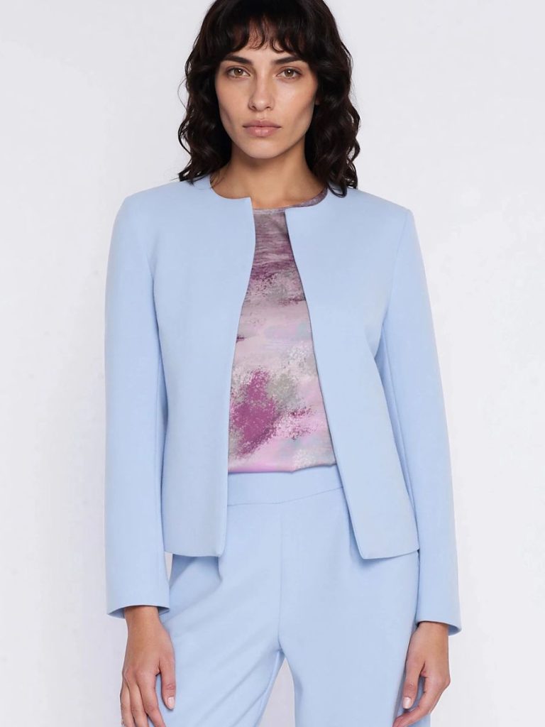 Blazer bleu femme coupe précise épaulettes discrètes — vue 3