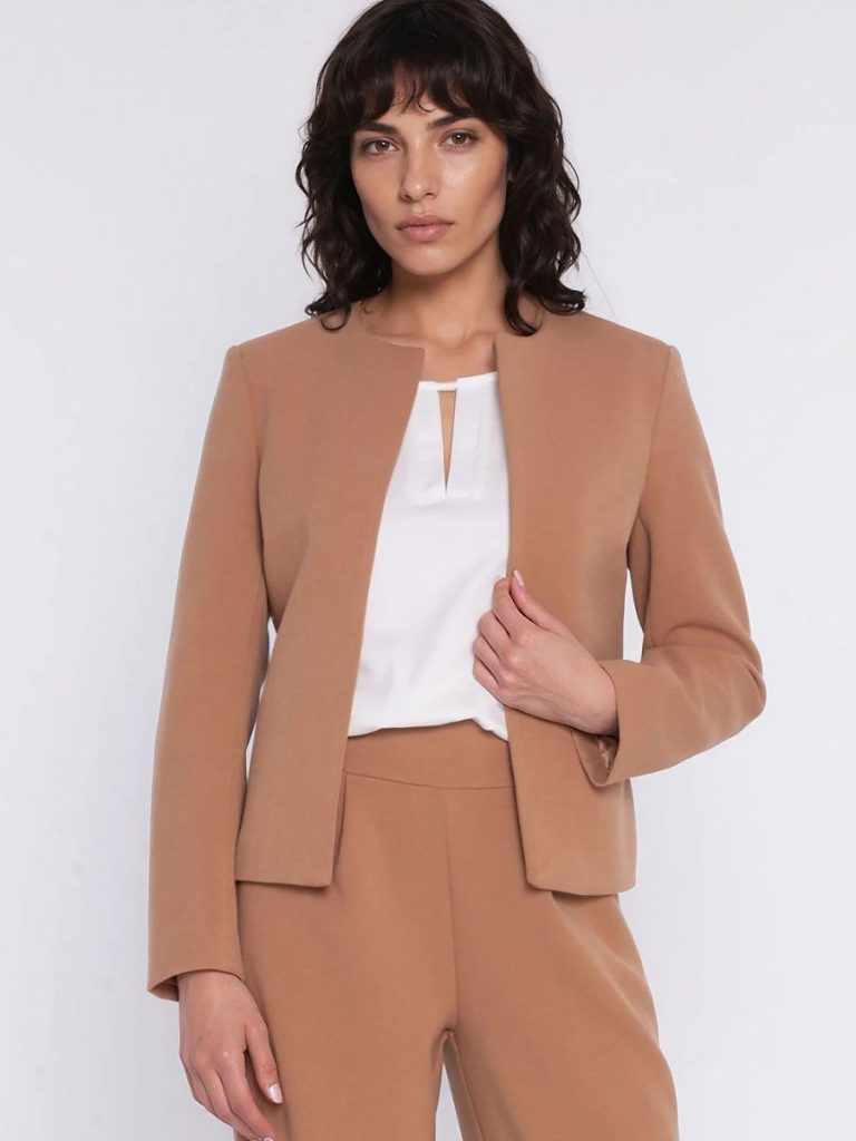 Blazer beige structuré femme, coupe épurée et flatteuse