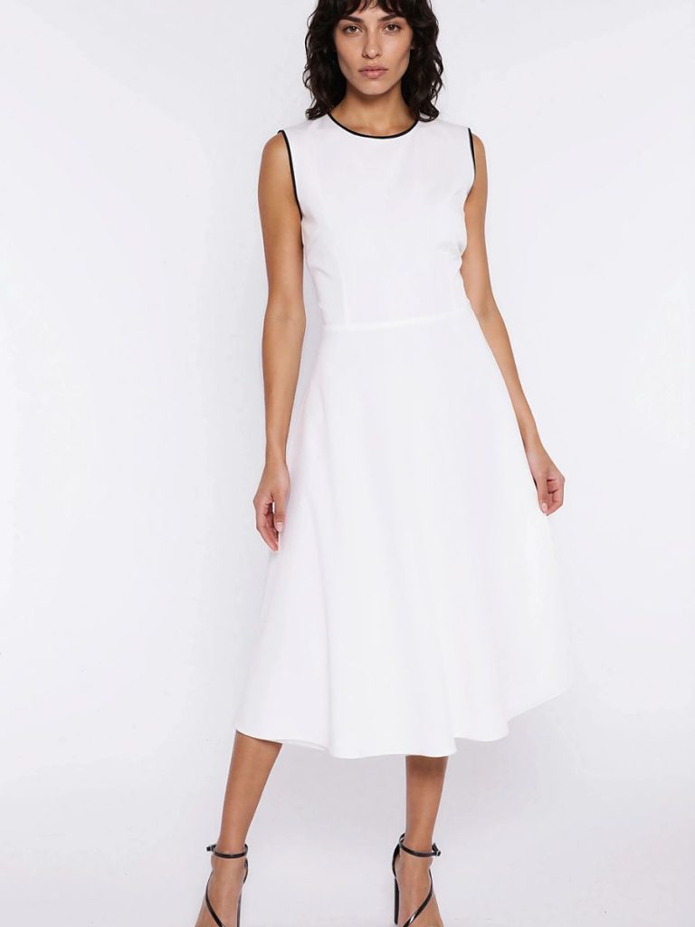 Robe Émilie blanche fluide, coupe épurée, matière douce pour femme