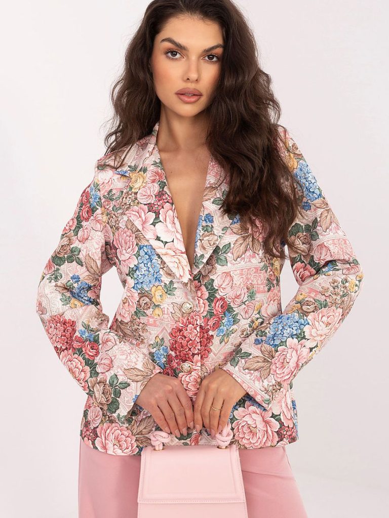 Blazer femme noir cintré, coupe épurée, détails élégants